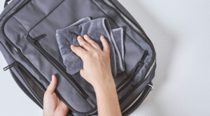 تمیز کردن کوله‌پشتی مدرسه