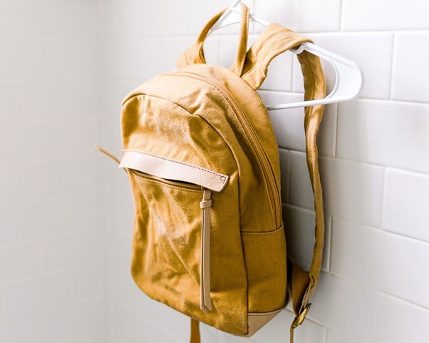 تمیز کردن کوله‌پشتی مدرسه