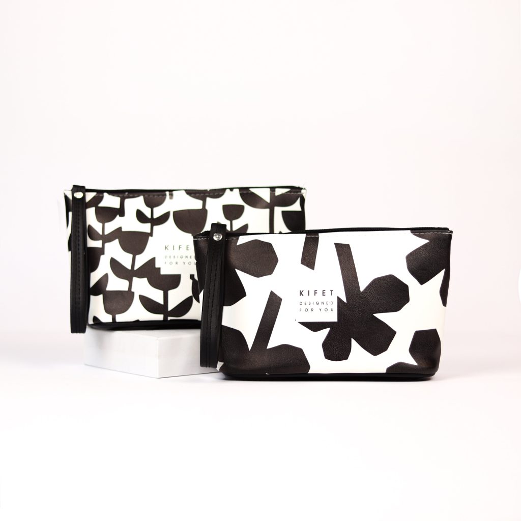 کیف آرایشی طرحدار سفید مشکی کیفت