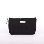 کیف آرایشی مخمل کبریتی مشکی با کیفیت بالا از برند کیفت. مشخصات: جنس: مخمل کبریتی رنگ: مشکی ابعاد: 25 سانتی متر طول، 13 سانتی متر عرض، 5 سانتی متر ارتفاع دارای زیپ و بندک ساخت ایران این کیف آرایشی باکیفیت و بادوام، برای نگهداری لوازم آرایشی و بهداشتی شما ایده آل است. جنس مخمل کبریتی آن، ظاهری شیک و لوکس به کیف داده است. دارای زیپ و بندک است که به شما امکان می دهد لوازم خود را به طور امن در آن نگه دارید. ساخت ایران است و از کیفیت بالایی برخوردار است. این کیف آرایشی، هدیه ای مناسب برای خانم های شیک پوش است. نام برند: کیفت مدل: کیف آرایشی مخمل کبریتی موارد استفاده: نگهداری لوازم آرایشی و بهداشتی، لوازم جانبی، مدارک و ... مناسب برای: خانم ها، دختران ورد کیف آرایشی در متن سبک: شیک، لوکس، ساده