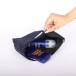 کیف آرایشی مخمل کبریتی سورمه ای با کیفیت بالا از برند کیفت. مشخصات: جنس: مخمل کبریتی رنگ: سورمه ای ابعاد: 25 سانتی متر طول، 13 سانتی متر عرض، 5 سانتی متر ارتفاع دارای زیپ و بندک ساخت ایران این کیف آرایشی باکیفیت و بادوام، برای نگهداری لوازم آرایشی و بهداشتی شما ایده آل است. جنس مخمل کبریتی آن، ظاهری شیک و لوکس به کیف داده است. دارای زیپ و بندک است که به شما امکان می دهد لوازم خود را به طور امن در آن نگه دارید. ساخت ایران است و از کیفیت بالایی برخوردار است. این کیف آرایشی، هدیه ای مناسب برای خانم های شیک پوش است. علاوه بر موارد بالا، می توانید جزئیات بیشتری را در مورد کیف آرایشی در متن جایگزین خود بگنجانید، مانند: نام برند: کیفت مدل: کیف آرایشی مخمل کبریتی موارد استفاده: نگهداری لوازم آرایشی و بهداشتی، لوازم جانبی، مدارک و ... مناسب برای: خانم ها، دختران سبک: شیک، لوکس، ساده