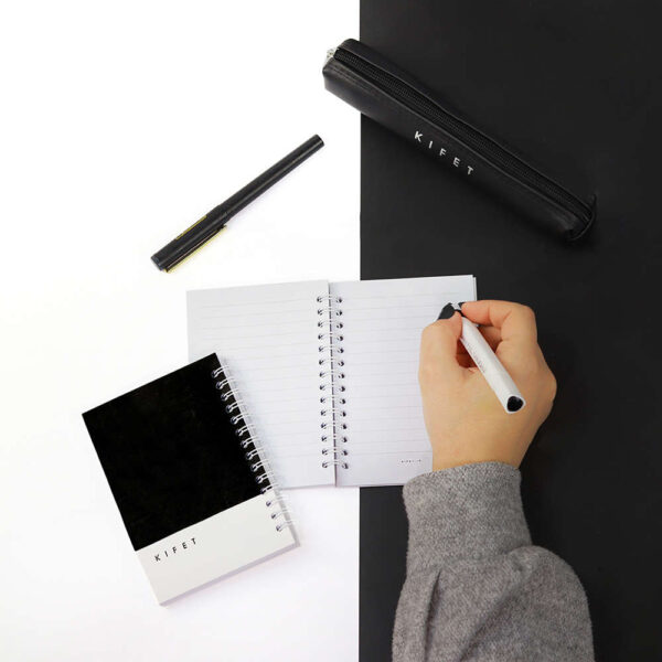 دفترچه 80 برگ پنتون مشکی Pantone از برند کیفت KIFET خط دار برگه های بسیار با کیفیت رنگ های پاستلی چشم نواز سایز : 14X10 سانتیمتر با افتخار ساخت ایران
