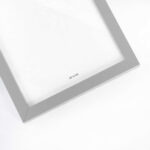 قاب عکس خاکستری از برند کیفت KIFET کیفیت بالا ظرافت و دقت ساخت جنس : PVC درجه یک دارای گیره برای آویز کردن قاب روی دیوار دارای شیشه سایز: 10×10، 10×15، 13×18، 15×21، 20×30 سانتیمتر با افتخار ساخت ایران عکس جزئیات سایز 20*30