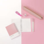 دفترچه 80 برگ پنتون صورتی Pantone از برند کیفت KIFET خط دار برگه های بسیار با کیفیت رنگ های پاستلی چشم نواز سایز : 14X10 سانتیمتر با افتخار ساخت ایران