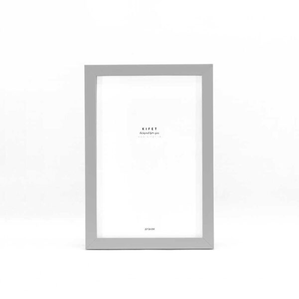 قاب عکس خاکستری از برند کیفت KIFET کیفیت بالا ظرافت و دقت ساخت جنس : PVC درجه یک دارای گیره برای آویز کردن قاب روی دیوار دارای شیشه سایز: 10×10، 10×15، 13×18، 15×21، 20×30 سانتیمتر با افتخار ساخت ایران عکس سایز 20*30
