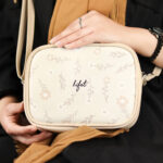 ست 3 تکه مهمانی برجینا کرمی کیفت شامل : کیف دستی ، کیف دوشی ، کیف چرمی جنس : چرم مصنوعی با کیفیت ضد آب قابل شستشو با افتخار ساخت ایران عکس از کیف دوشی