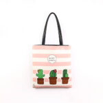 کیف دستی کاکتوس راه راه صورتی از برند کیفت KIFET قابل استفاده به عنوان کیف استخر ، کیف خرید و ... ضد آب قابل شستشو جنس : چرم مصنوعی سایز : 32x31 سانتیمتر با افتخار ساخت ایران