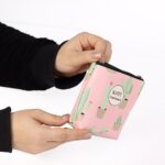 کیف پول خرد و هندزفری کاکتوس زمینه صورتی از برند کیفت KIFET مناسب پول خرد ، هندزفری و خرده ریز ضد آب قابل شستشو سایز: 11×13 سانتیمتر