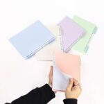 دفتر کلاسوری پاستلی 50 برگ از برند کیفت KIFET برگه های خط دار برگه 70 گرمی بسیار با کیفیت سایز : 21/5X14/5X1 سانتیمتر 50 برگ با افتخار ساخت ایران عکس گروهی از 5 رنگ کلاسور