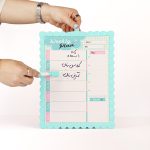 تصویری از تخته وایت‌برد مستطیل پلنر دار کوچک KIFET. سایز 28X21/5X1 سانتیمتر | پک 4 رنگ (صورتی، یاسی، زرد، آبی) + ماژیک و مگنت