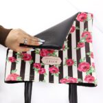 کیف دستی گلدار راه راه سفید مشکی از برند کیفت KIFET قابل استفاده به عنوان کیف استخر ، کیف خرید و ... ضد آب قابل شستشو جنس : چرم مصنوعی سایز : 32x31 سانتیمتر با افتخار ساخت ایران